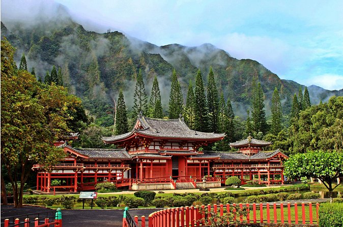 Private South Shore of Oahu Tour - Nuʻuanu Pali closes with wind and history