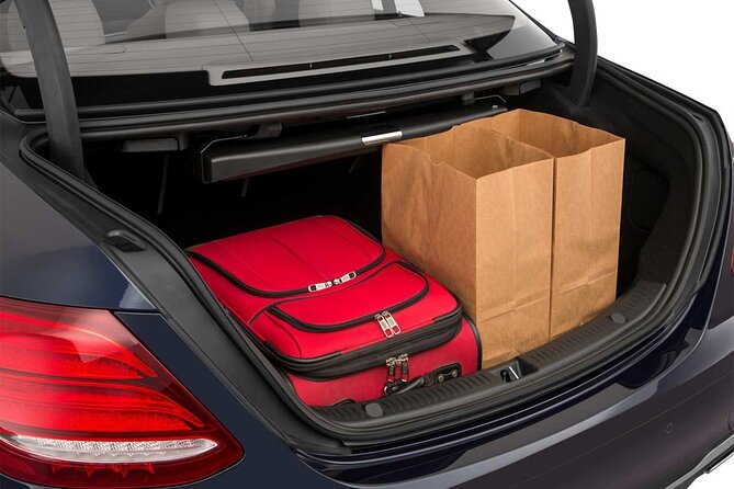 Private Transfer Honolulu Airport HNL to Waikiki by Sedan - A calm start at Honolulu Airport