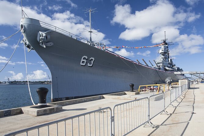 Private USS Arizona and USS Missouri Pearl Harbor Tour - Downtown Honolulu and Punchbowl in one compact loop