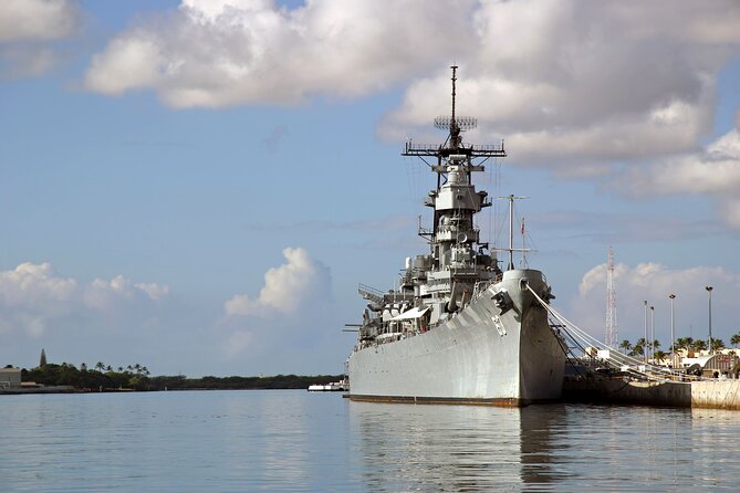 Stars and Stripes Tour: Pearl Harbor and Battleship Missouri - USS Arizona Memorial: the quiet center of the day