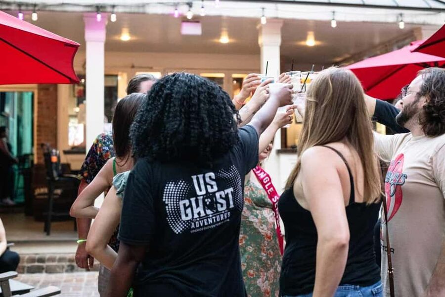 Waikiki Ghosts Boos and Booze Haunted Pub Crawl - A ghostly way to meet Waikiki after dark