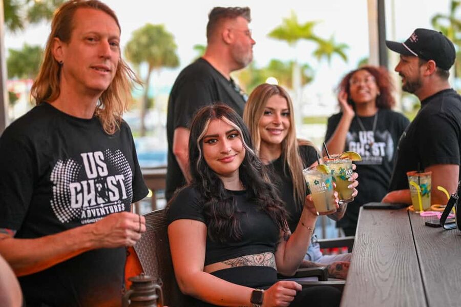 Waikiki Ghosts Boos and Booze Haunted Pub Crawl - How the ghost stories shape the evening