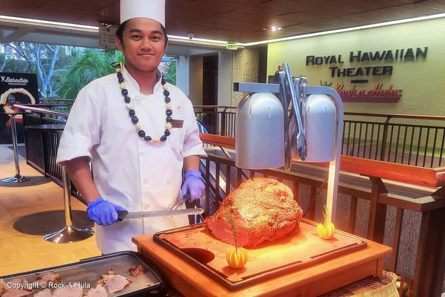 Waikiki: Luau and Buffet w/ optional Rock-A-Hula Show - How the Royal Hawaiian Center location shapes the night