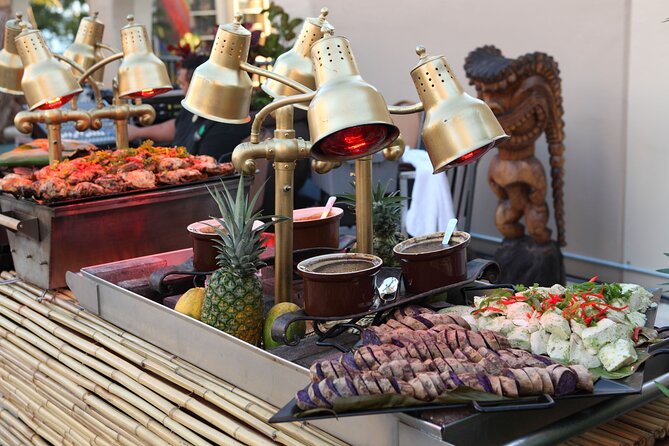 Waikiki Starlight Luau on The Great Lawn-Hilton Hawaiian Village - The buffet: Hawaiian classics with uneven value