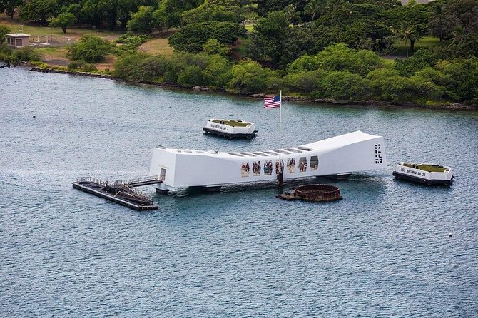 WWII Pearl Harbor Heroes Deluxe Tour - USS Missouri, where the war ended