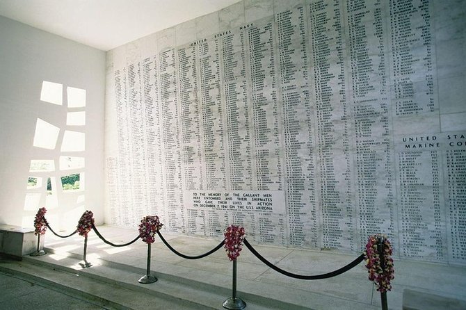 WWII Pearl Harbor Heroes Deluxe Tour - The USS Bowfin and the cramped Silent Service
